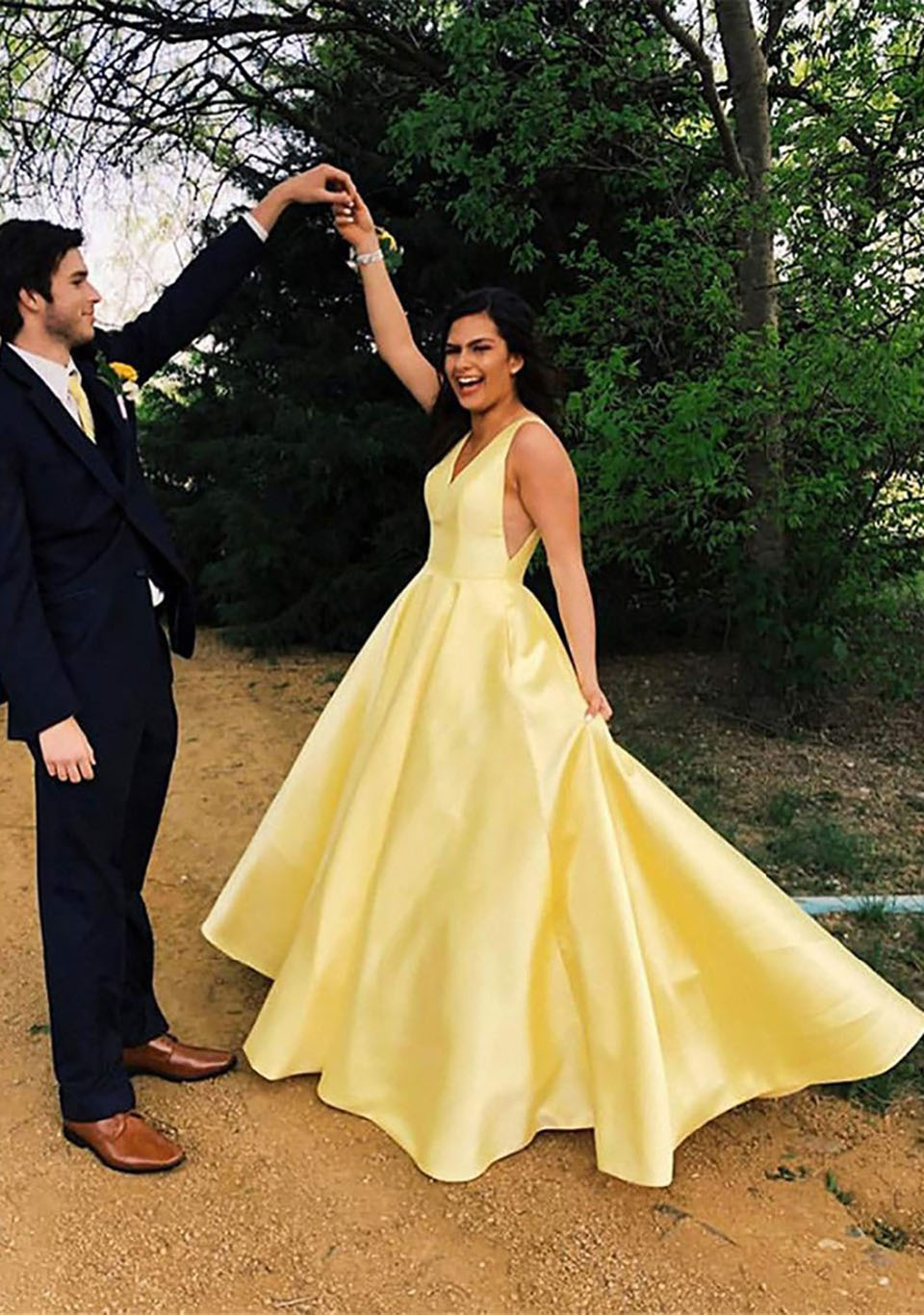Sexy Backless Long Prom Dresses Candy Color V-Neck Satin Prom Gowns Custom Make Spaghetti Strap A-Line Formal Party Dress