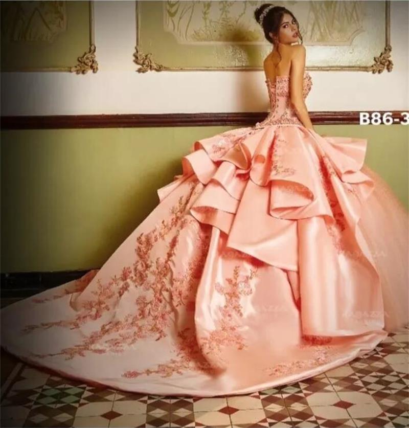 Classy Beaded Ball Gown Quinceanera Dresses Sweetheart Neck Appliqued Sweet 16 Dress Satin Sweep Train Sequined Masquerade Gowns