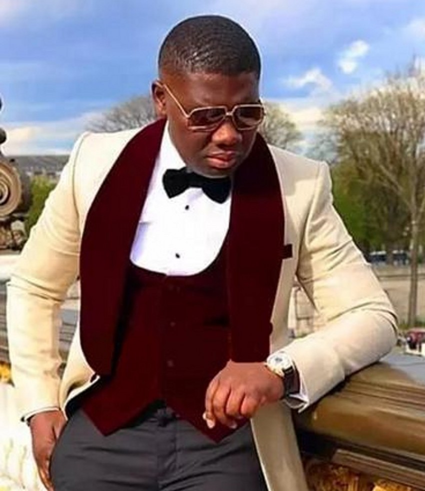 Excellent Men Wedding Tuxedos Burgundy Velvet Shawl Lapel Groom Tuxedos Men Business Dinner Prom Blazer(Jacket+Pants+Tie+Vest) 671