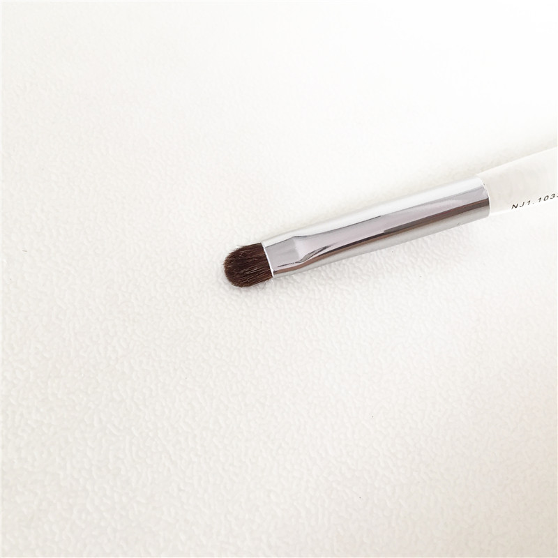 TRISH MCEVOY BRUSH 41 PRECISION SMUDGE - Large Head Full Coverage Flawless Foundation Makeup Brush Blender Tool