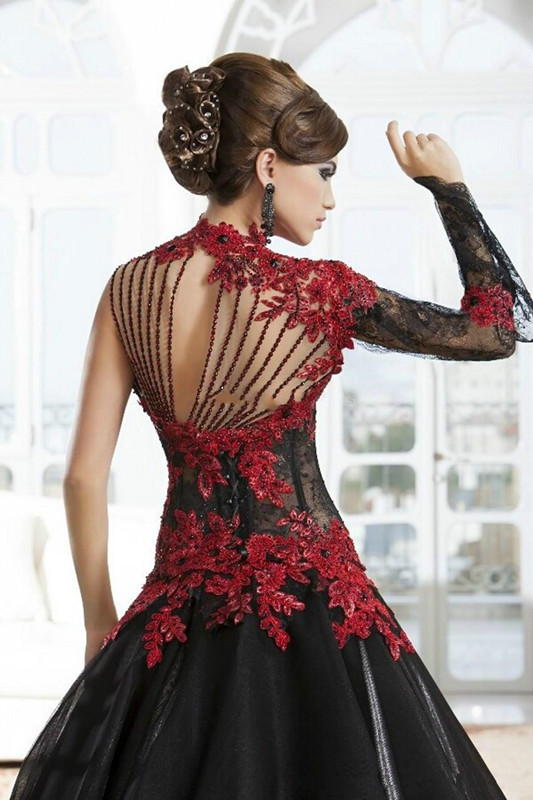 Vintage Black and Red Victorian Gothic wedding dresses Masquerade Halloween 2019 Keyhole High Neck Long Sleeve bridal gowns