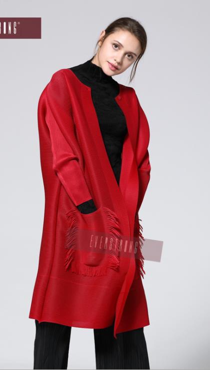 Miyake Pleated jacket long paragraph autumn and winter new loose casual long-sleeved round neck solid color thin windbreaker, Brown
Miyake Pleated jacket long paragraph autumn and winter new loose casual long-sleeved round neck solid color thin windbreaker, Brown