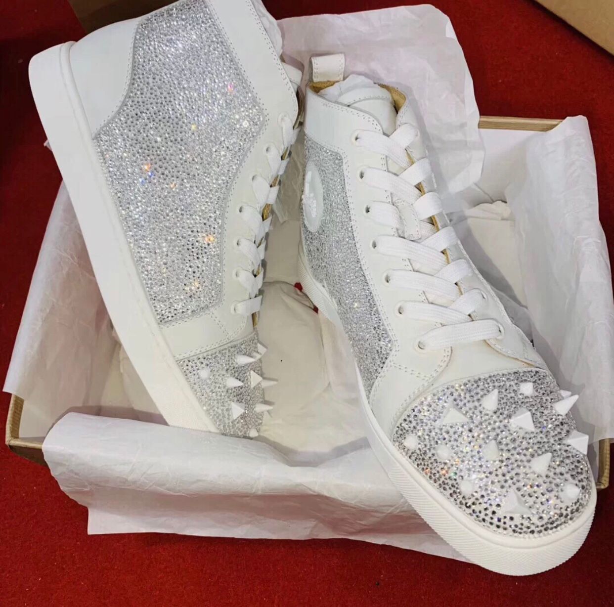 Luxurious-band High Top Men's Spikes & Strass&Studs Casual Walking Perfect Red Bottom Sneakers High Quality Men Outdoor Trainers Party Weddi
Luxurious-band High Top Men's Spikes & Strass&Studs Casual Walking Perfect Red Bottom Sneakers High Quality Men Outdoor Trainers Party Weddi