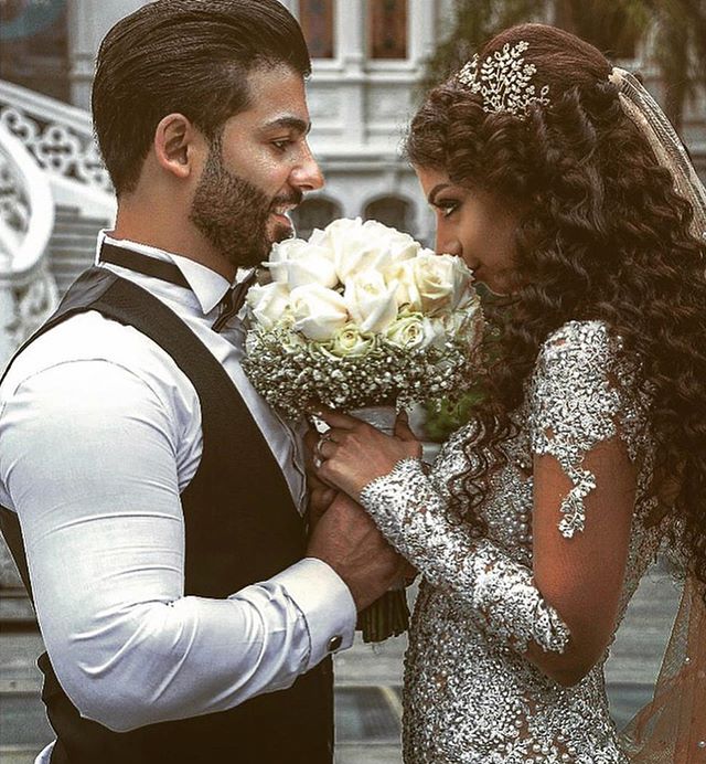 Arabic Champagne Dresses Lace Appliqued Beaded Sheer Jewel Neck Long Sleeve Wedding Dress Sweep Train Vestidos De Novia