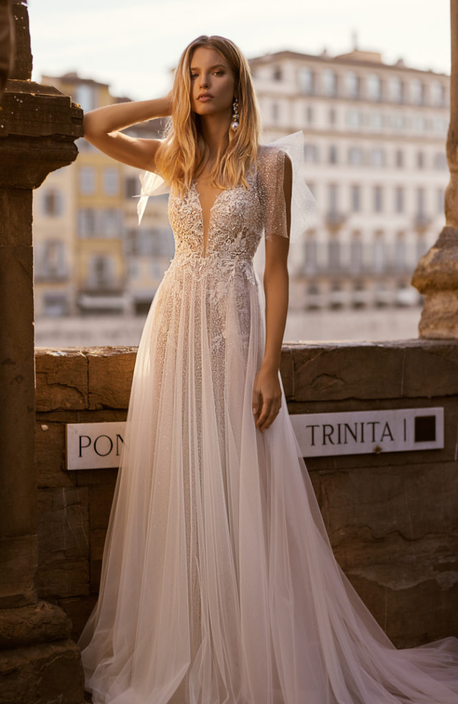 Bohemian 2020 A Line Wedding Dresses V Neck Lace Appliqued Beach Boho Half Sleeve High Side Split Beads Bridal Gowns Vestido De Novia