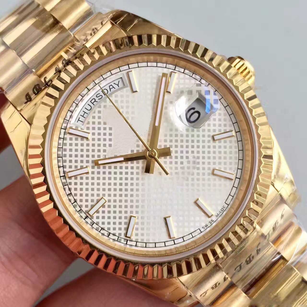 2019 Hot sale Men's Watch 40MM White Textured Dial DATEDAY Series Sapphire Mirror Heads With Recessed Bezel Butterfly Buckle free shipping, Box
2019 Hot sale Men's Watch 40MM White Textured Dial DATEDAY Series Sapphire Mirror Heads With Recessed Bezel Butterfly Buckle free shipping, Box