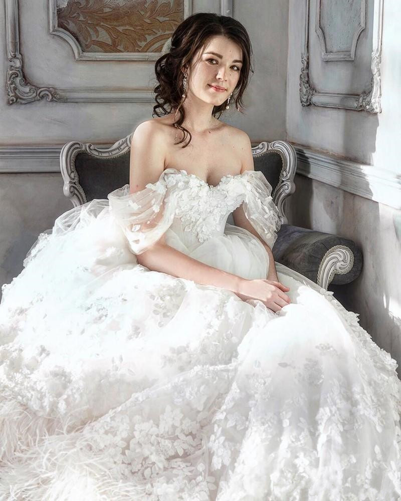 2019 New Lace Ball Gown Wedding Dresses Monique Lhuillier Off Shoulder Backless Bridal Gowns Sweep Train Long Appliqued Dress For Bride