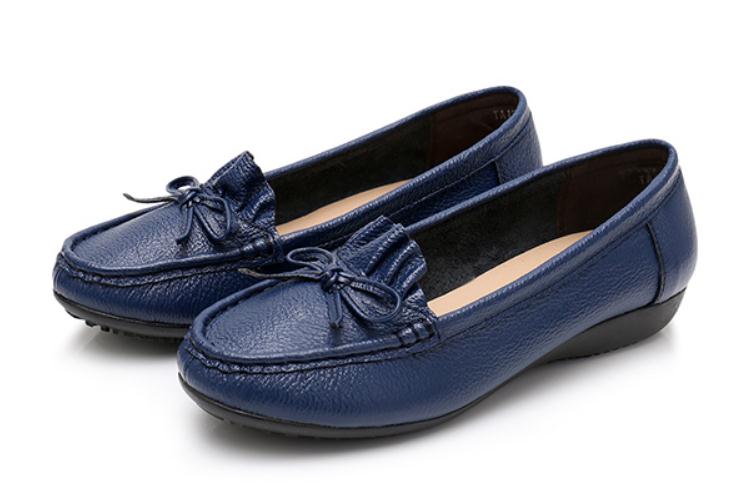 2019 Women's shoes in Spring and Autumn with New style Slope heel round head bowknot Anti-skid of Soft Bottom mother shoes @691, Black
2019 Women's shoes in Spring and Autumn with New style Slope heel round head bowknot Anti-skid of Soft Bottom mother shoes @691, Black