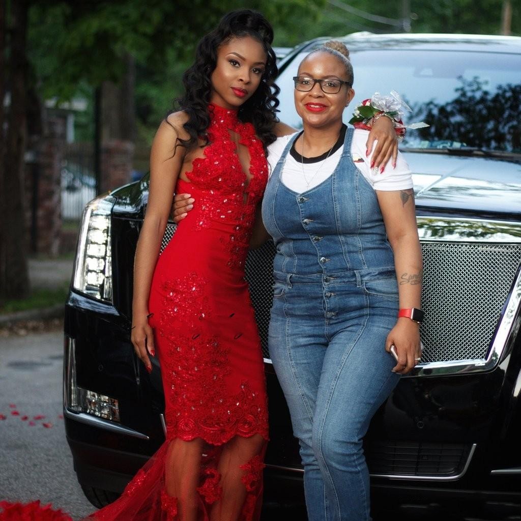 Dubai Prom New Dresses Mermaid High Neck Keyhole Red Lace Appliques Beads Feathers Open Back Sheer Skirts Formal Evening Party Dress