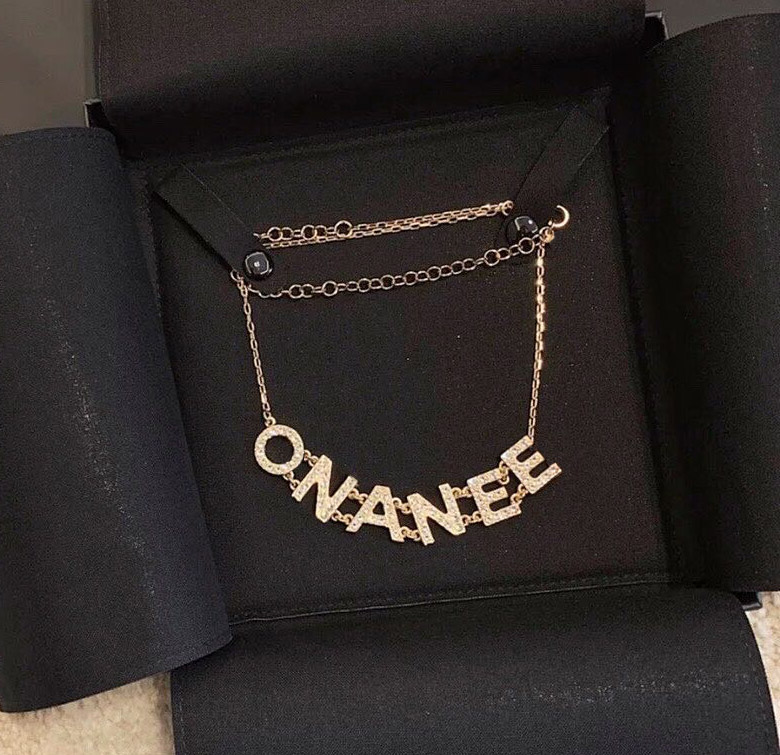 Fashion brand Have stamps Golden designer earrings for lady women Party wedding lovers gift engagement luxury jewelry for Bride With BOX, Golden;silver
Fashion brand Have stamps Golden designer earrings for lady women Party wedding lovers gift engagement luxury jewelry for Bride With BOX, Golden;silver