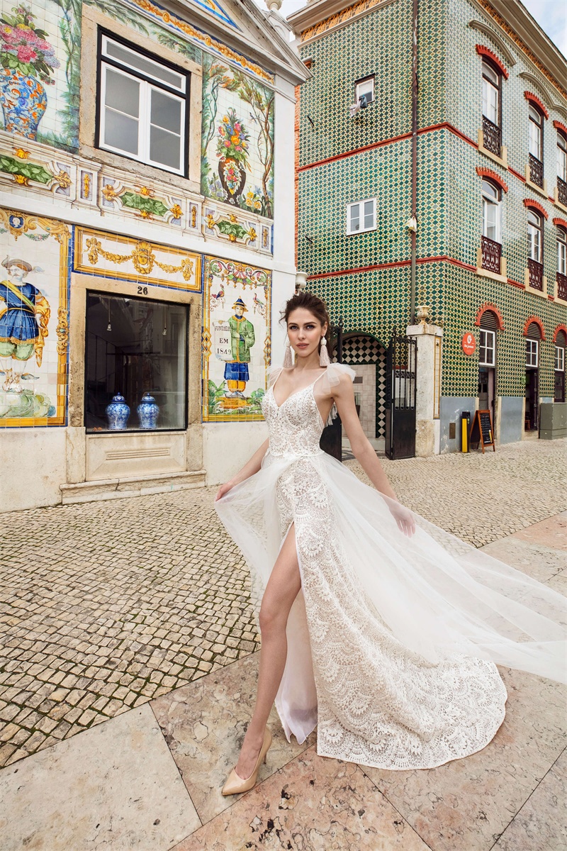 sexy side split wedding dresses spaghetti neck lace appliqued sweep train beach boho country style plus size wedding dress bridal gowns