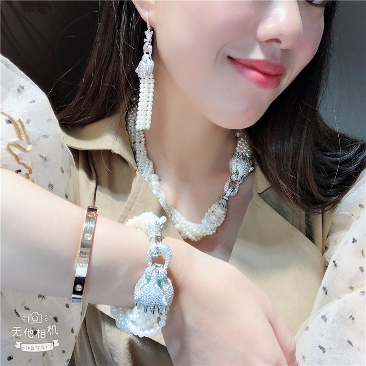 Forward leopard head micro inlay zircon clasp accessory white freshwater pearl earrings bracelet necklace set fashion jewelry
Forward leopard head micro inlay zircon clasp accessory white freshwater pearl earrings bracelet necklace set fashion jewelry