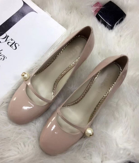 2020 European and American luxury designer high heels, formal shoes, leather color, lacquered leather shoes, thick high heels, Nude
2020 European and American luxury designer high heels, formal shoes, leather color, lacquered leather shoes, thick high heels, Nude