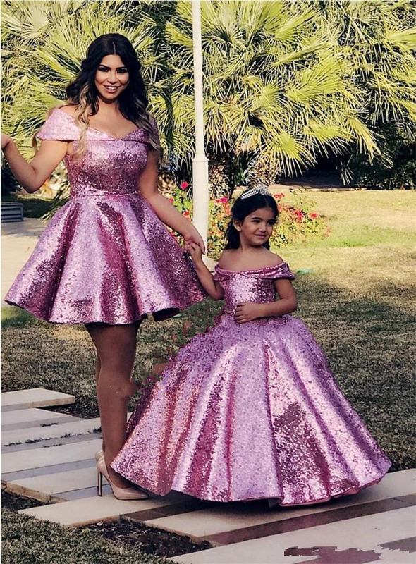 Purple Girl's Pageant Dresses Sequined Ball Gown Mother and Daughter Dresses 2020 Off Shoulder Plus Size Formal Prom Party Gowns for Kids, Green
Purple Girl's Pageant Dresses Sequined Ball Gown Mother and Daughter Dresses 2020 Off Shoulder Plus Size Formal Prom Party Gowns for Kids, Green