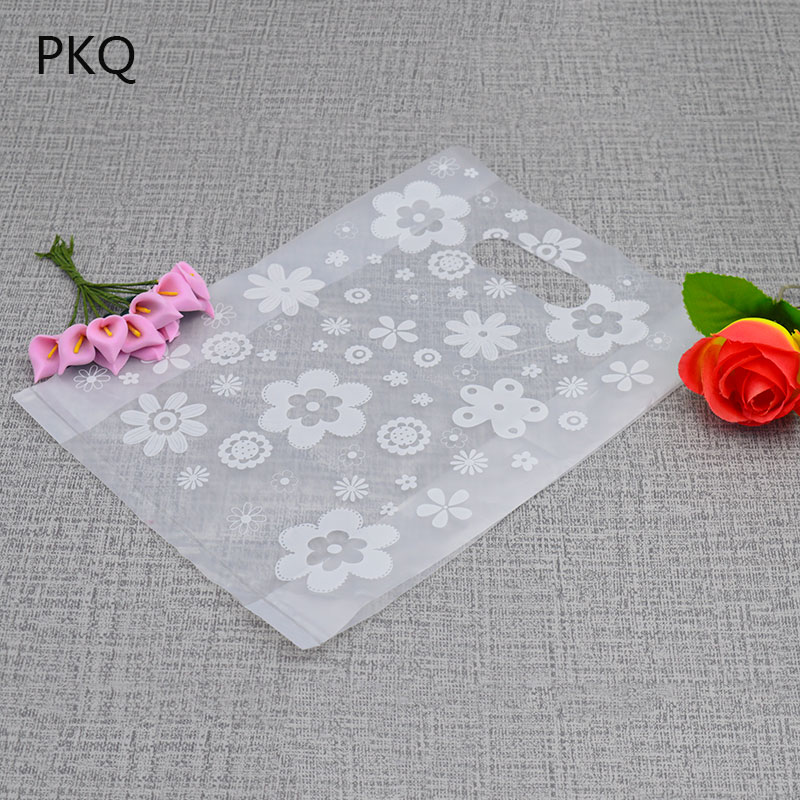 100pcs White Flower Printed Plastic Bag With Handle Transparent Take Away Packaging Bag Party Favor Candy Bags
100pcs White Flower Printed Plastic Bag With Handle Transparent Take Away Packaging Bag Party Favor Candy Bags