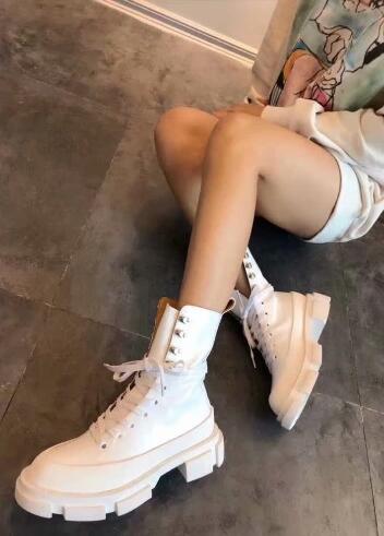 2020SS Hot White Black High top Military Boots Women Cow leather Lady Motorcycle Booties
2020SS Hot White Black High top Military Boots Women Cow leather Lady Motorcycle Booties