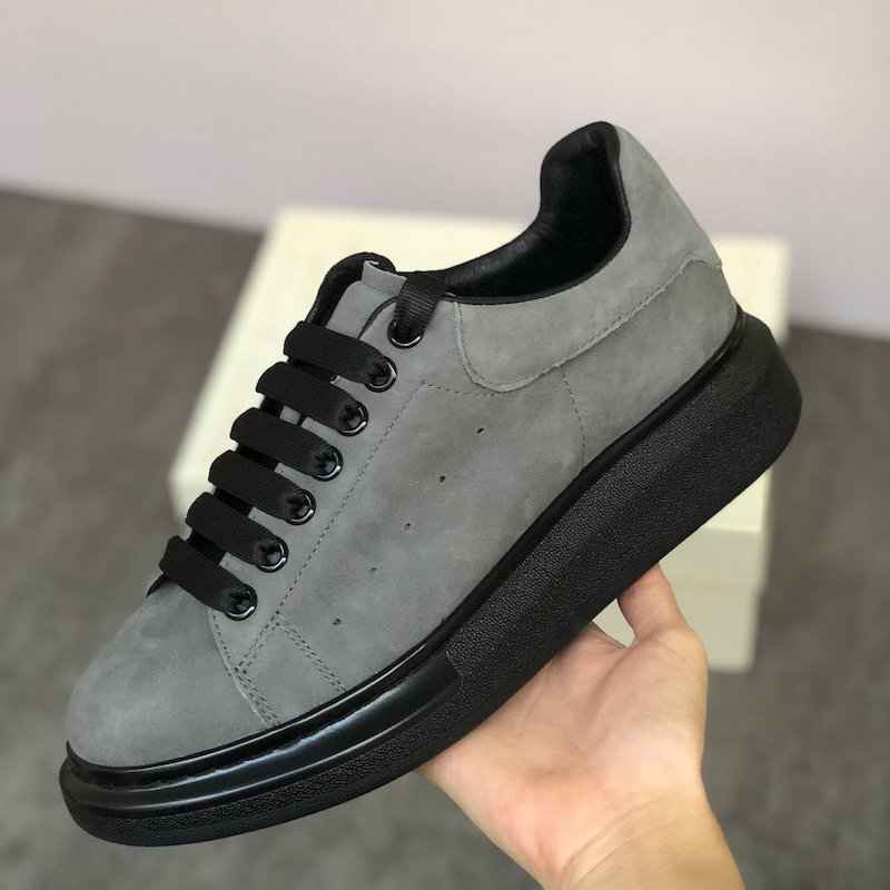 New Mens Platform Shoes Designers Suede Leather Oversized Trainers Fashion Women Flat Runer Shoes Lace-up Trainers 17 Colors With Box, Black
New Mens Platform Shoes Designers Suede Leather Oversized Trainers Fashion Women Flat Runer Shoes Lace-up Trainers 17 Colors With Box, Black
