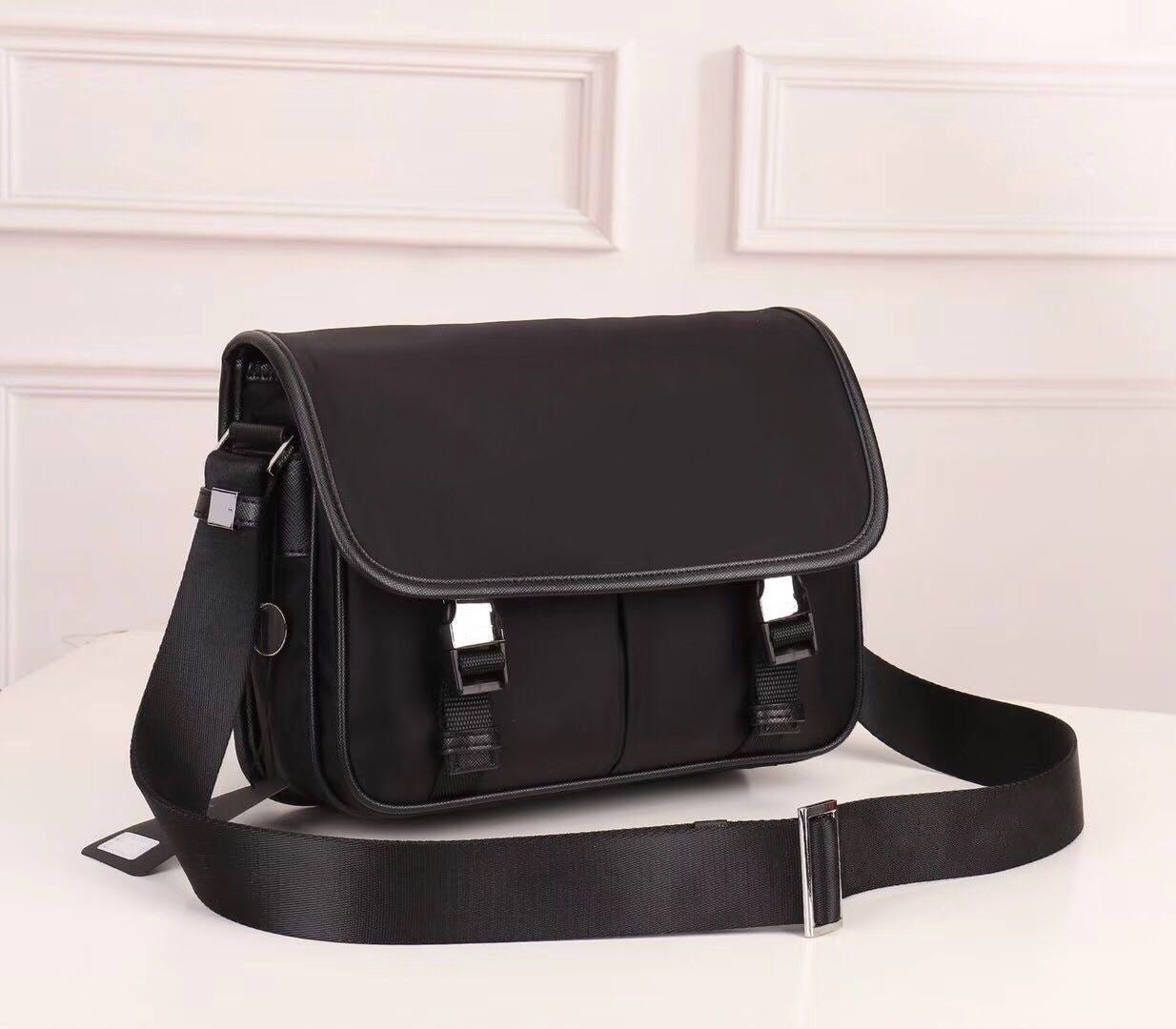 Wholesale Premium Quality Crossbody Bag Original Retro Classic Men's Waterproof Shoulder Bag Parachute Fabric Money Briefcase
Wholesale Premium Quality Crossbody Bag Original Retro Classic Men's Waterproof Shoulder Bag Parachute Fabric Money Briefcase