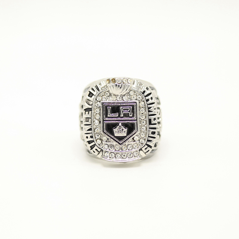 real fine wholesale 2012 Ice Hockey LA Kings Zinc Alloy silver plated Men World Championship Ring Men rings1409
real fine wholesale 2012 Ice Hockey LA Kings Zinc Alloy silver plated Men World Championship Ring Men rings1409