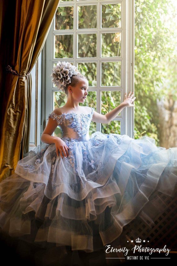 Blue Girls Pageant Dress A Line Jewel Neck Short Sleeve Tiered Skirts Lace Flower Girl Dresses Custom Luxury Appliqued Birthday Party Gowns