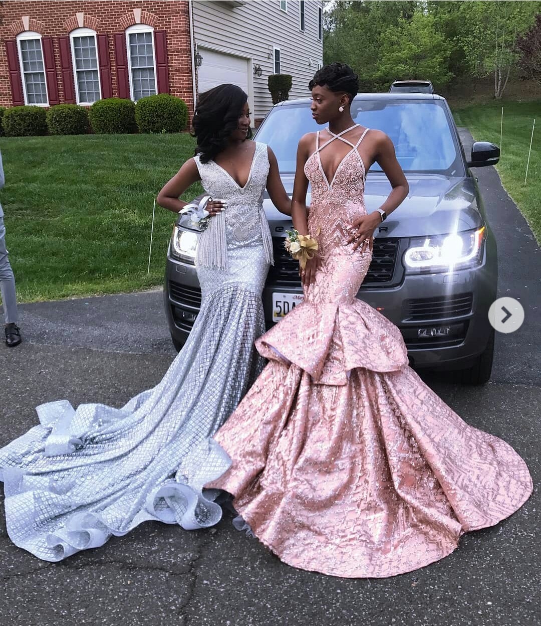 2019 Pink Mermaid Prom Dresses New Spaghetti Lace Glitter Beaded Sparkle Evening Gowns Tiered Skirts Black Girl robes de soirée