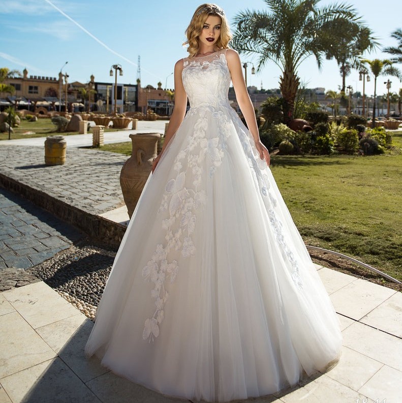 A Line Stylish Lace Appliqued Wedding Dresses Sheer Bateau Neck Sequined Bridal Gowns Tulle Sweep Train Robe De Marie ppliqued