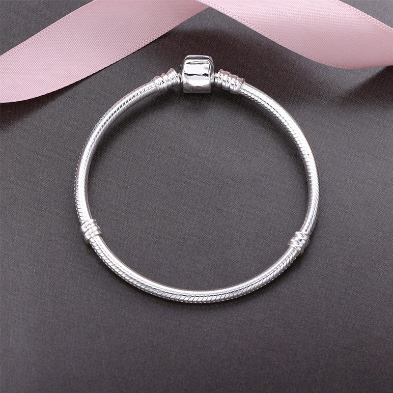 New 925 sterling silver bracelet suitable for Pandora luxury designer set CZ diamond ladies snake bone bracelet original box set
New 925 sterling silver bracelet suitable for Pandora luxury designer set CZ diamond ladies snake bone bracelet original box set