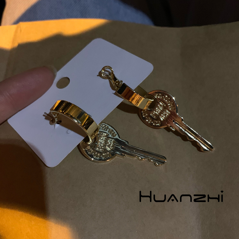Dangle & Chandelier HUANZHI S925 Silver Punk Harajuku Individuality Metal Letter Key Drop Earring Geometric Irregular For Women Girls Party
Dangle & Chandelier HUANZHI S925 Silver Punk Harajuku Individuality Metal Letter Key Drop Earring Geometric Irregular For Women Girls Party