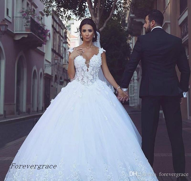 2019 Saudi Arabic Vintage Lace A-line Wedding Dress Dubai V-neck Sleeveless Lace Up Back Long Backless Bridal Gown Custom Made Plus Size