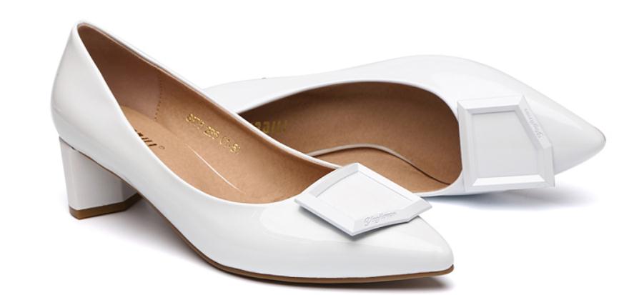 2019 Women's shoes in Spring and Autumn with New style Middle heel Coarse heel pointed end @2072, White
2019 Women's shoes in Spring and Autumn with New style Middle heel Coarse heel pointed end @2072, White