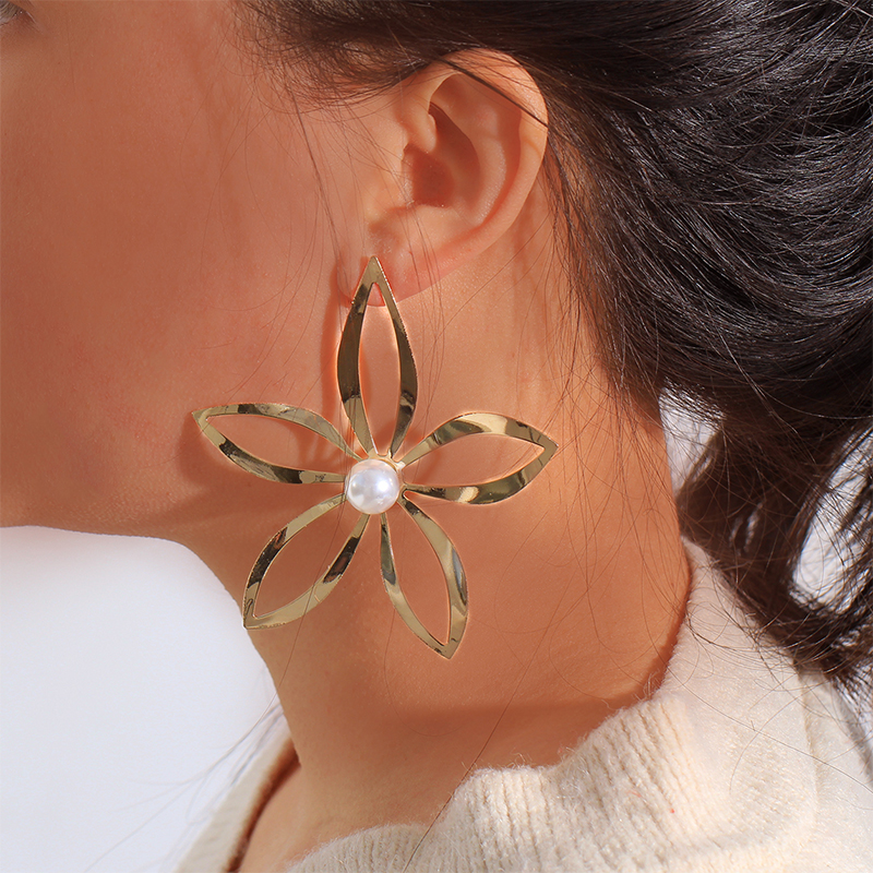 Januarysnow New Fashion Stud Earrings Gold Color Flower Hollow Imitation Pearl Wedding Party Earrings Jewelry 90mm X 80mm, 1 Pair