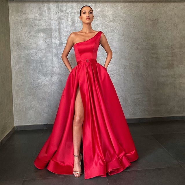 Satin A Line Evening Dresses Sexy One Shoulder High Split Prom Gowns Pageant Party Runway Red Carpet Gowns