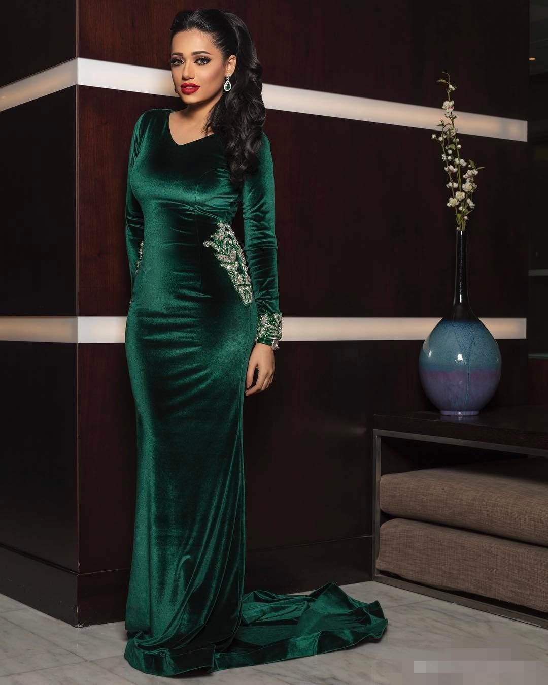 Vintage Green Mermaid Evening Dresses Long Sleeves Velvet V Neck Crystal Beaded Swep Train Prom Party Gowns Formal Occasion Wear