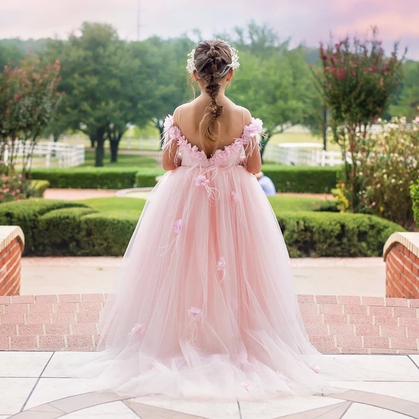 Princess Pink Long Flower Girl Dresses With Flower Feather Sheer Neck Beaded Belt Puffy Gowns Little Girls Birthday Party Dress With Train