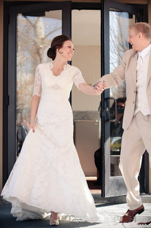 2019 A-Line Lace Wedding Dresses 1/2 Sleeves With Beaded Sash V-Neck Modest Sweep Train Beach Boho Bridal Gowns Cheap robe de mariée, Champagne
2019 A-Line Lace Wedding Dresses 1/2 Sleeves With Beaded Sash V-Neck Modest Sweep Train Beach Boho Bridal Gowns Cheap robe de mariée, Champagne