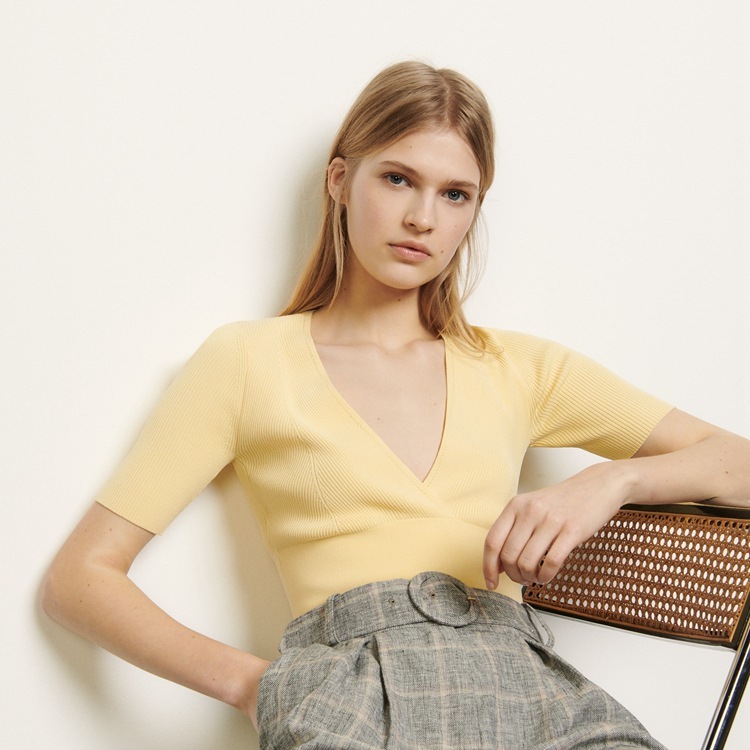 2020 Summer Simple Lady Solid Color Deep V Collar Short Sleeve Knitting Top Female 21033, Yellow
2020 Summer Simple Lady Solid Color Deep V Collar Short Sleeve Knitting Top Female 21033, Yellow