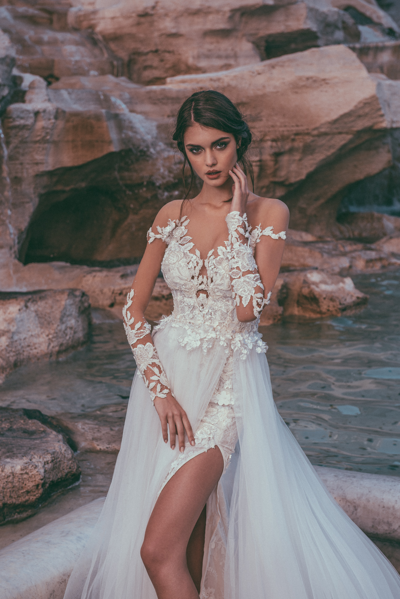 Julia Kontogruni 2019 Wedding Dresses Sheer Neck Long Sleeve Lace Applique Bridal Gowns Side Split Beach Wedding Dress Vestido De Novia