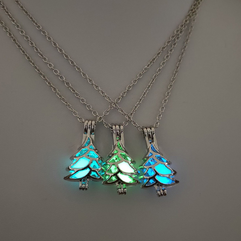 Noctilucent Pearl Necklace Woman Personality Hollow Out Cage Diy Pendeloque Cut Halloween Novel Luminescence Accessories
Noctilucent Pearl Necklace Woman Personality Hollow Out Cage Diy Pendeloque Cut Halloween Novel Luminescence Accessories
