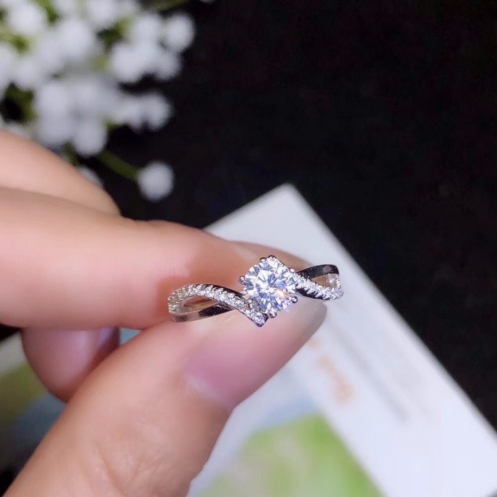 Moissanite Classic style, high density gemstones, comparable to diamonds. 0.5 carats. 925 real silver LY191226