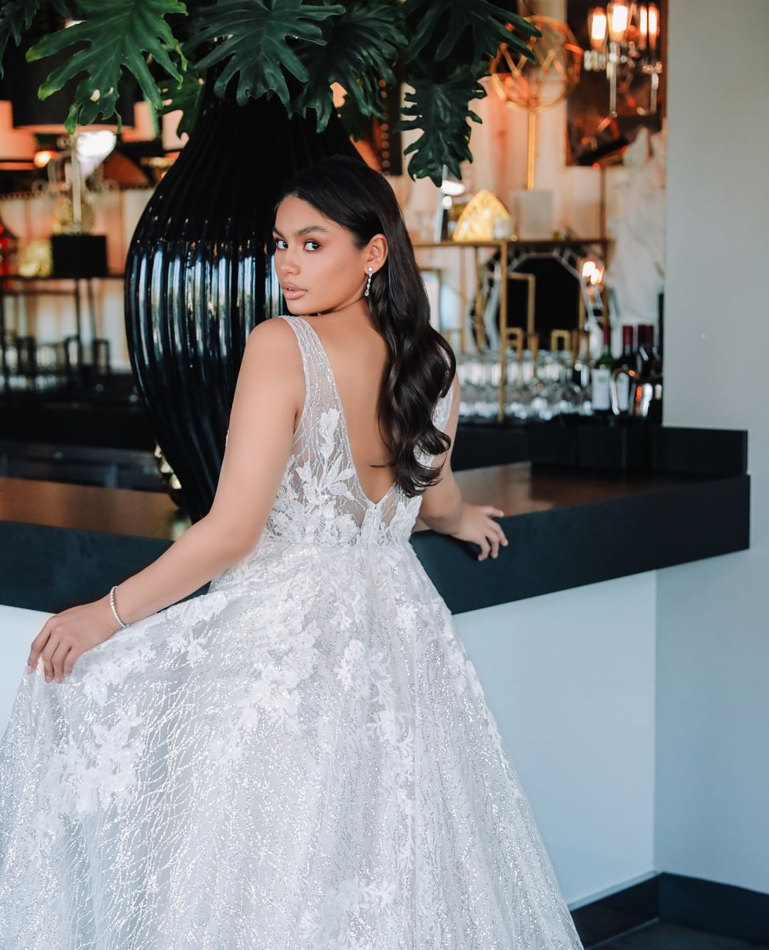 Plus Sparkly Size Lace Backless Wedding Dresses Deep V Neck A E Appliqued Bridal Gowns Sweep Train Robe De Mari E