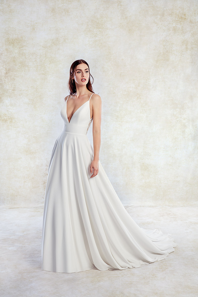 2019 Elegant Beach Wedding Dresses Spaghetti Straps Lace Applique Backless Bridal Gowns robe de mariée Custom Made Boho Wedding Dress Cheap