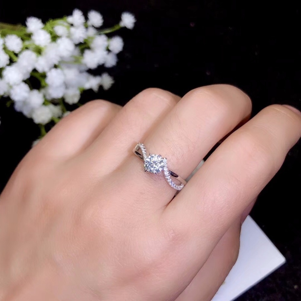 Moissanite Classic style, high density gemstones, comparable to diamonds. 0.5 carats. 925 real silver LY191226