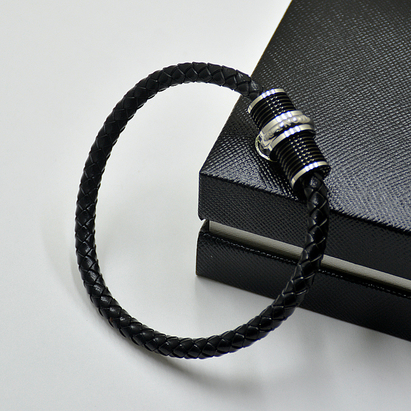 Luxury Black Woven Leather Bracelets Magnetic shut Six star Branding French Man Jewelry Charm Bracelet As Christmas Gifts, Golden;silver
Luxury Black Woven Leather Bracelets Magnetic shut Six star Branding French Man Jewelry Charm Bracelet As Christmas Gifts, Golden;silver