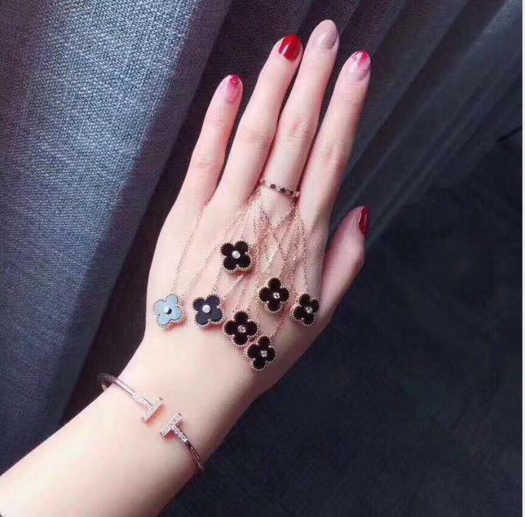 Necklace Japan and South Korea simple titanium steel two-color agate single diamond pendant collarbone chain women's sweater chain
