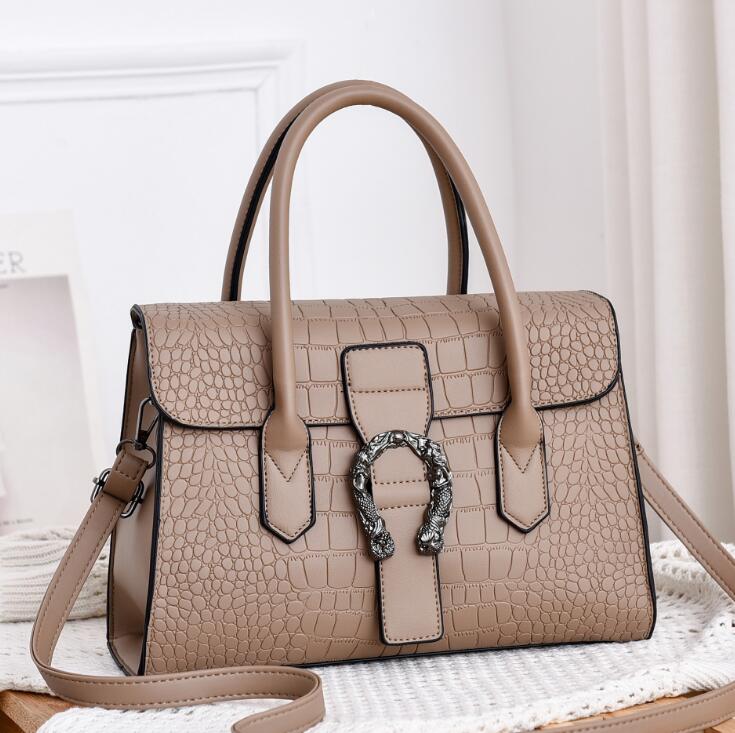 Factory wholesale women bag large crocodile pattern leather handbag elegant atmospheric pressure flower leathers shoulder bags fashion handbags, Red
Factory wholesale women bag large crocodile pattern leather handbag elegant atmospheric pressure flower leathers shoulder bags fashion handbags, Red