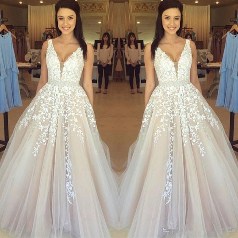 2020 New Gorgeous Sleeveless V-Neck Wedding Dresses Lace Appliques Tulle Online Beading Sash Champagne vestidos noche cortos de fiesta, Nude
2020 New Gorgeous Sleeveless V-Neck Wedding Dresses Lace Appliques Tulle Online Beading Sash Champagne vestidos noche cortos de fiesta, Nude