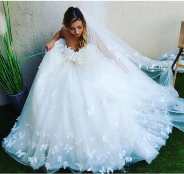 Spring 2020 Gorgeous Ball Gown Wedding Dresses Patterns Sweetheart Neckline Heavy Butterfly Appliques White Tulle Bridal Gowns Wholesale