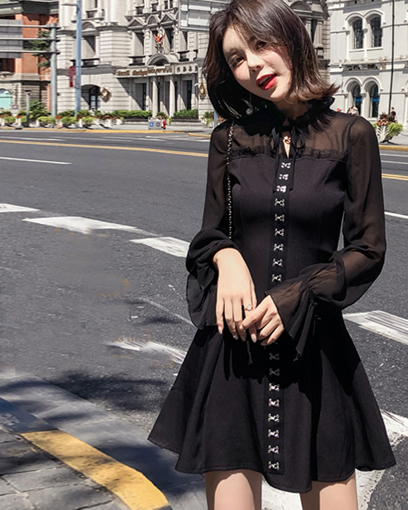 Women's party dress spring high-end temperament ladies autumn pure color sexy A-line skirt flared sleeves lace stitching small black dresses
Women's party dress spring high-end temperament ladies autumn pure color sexy A-line skirt flared sleeves lace stitching small black dresses
