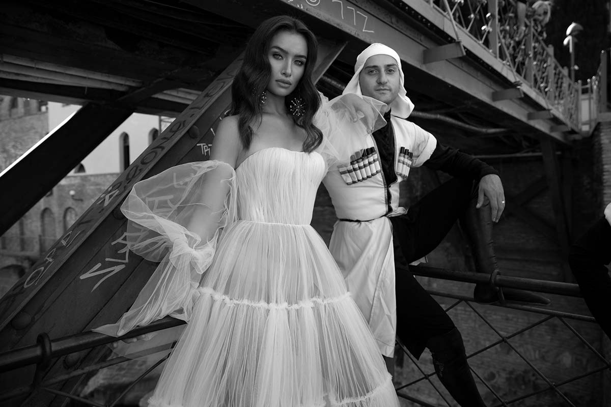 A Line Wedding Dresses Tulle Illusion Strapless Wedding Dress Datachble Slevees Custom Made Backless Sexy Robes De Mariée