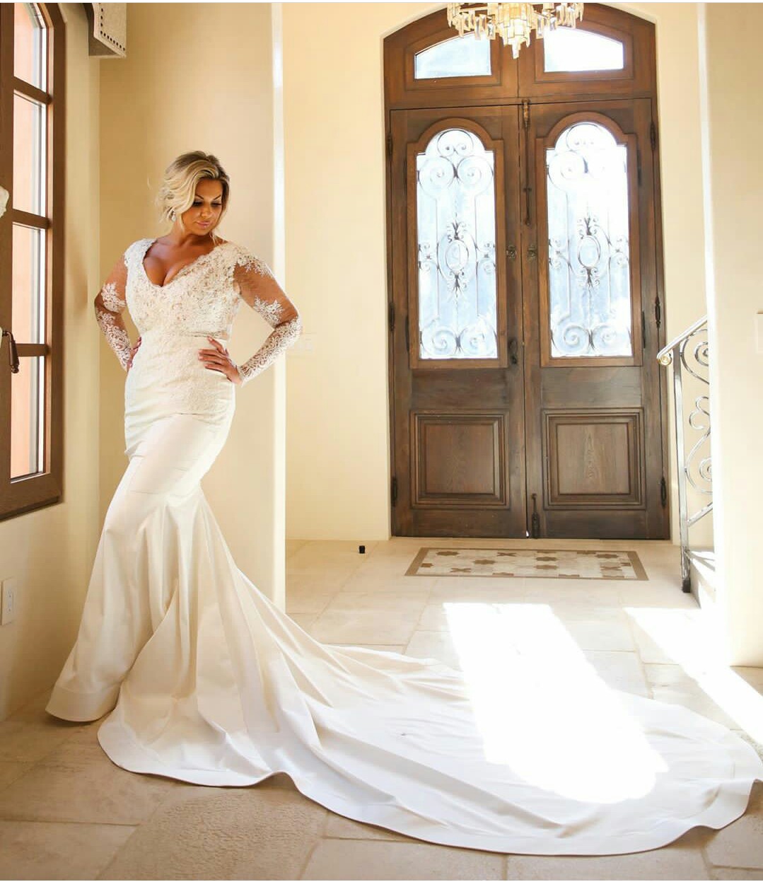 Plus Size Mermaid Wedding Dresses V Neck Lace Appliques Bridal Gowns Sweep Train Long Sleeve Wedding Dress